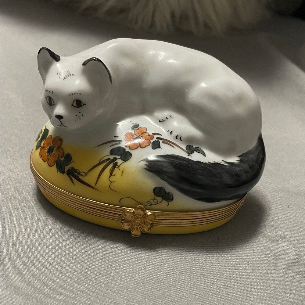 Limoges France White and Yellow Cat Trinket Box